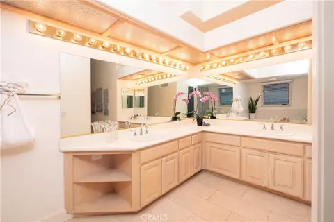 Bath - 1804 Prince Albert Dr, Riverside, CA 92507 photo 1 of 6