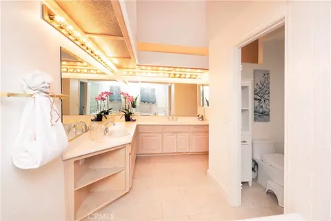 Bath - 1804 Prince Albert Dr, Riverside, CA 92507 photo 2 of 6