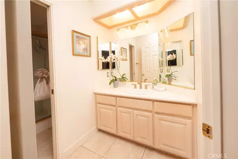 Bath - 1804 Prince Albert Dr, Riverside, CA 92507 photo 4 of 6