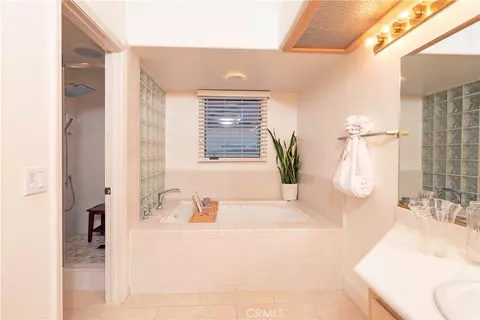 Bath - 1804 Prince Albert Dr, Riverside, CA 92507 photo 3 of 6