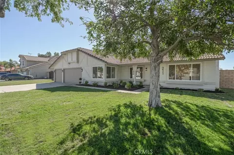 211 W Columbine Ave, Rialto, CA 92377