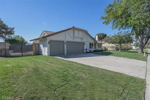 211 W Columbine Ave, Rialto, CA 92377