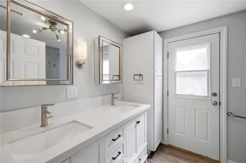 Bath - 2906 Berkeley, Riverside, CA 92506 photo 1 of 3