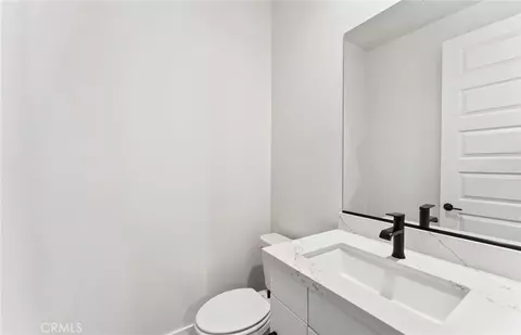 Bath - 107 Sorrel Ct, Burbank, CA 91506 photo 2 of 4
