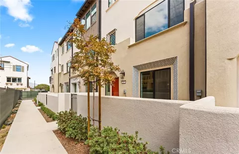 Exterior - 107 Sorrel Ct, Burbank, CA 91506 photo 3 of 3