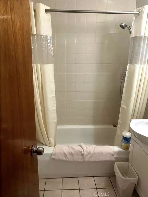 Bath - 329 Hawthorne, Rialto, CA 92376 photo 1 of 2