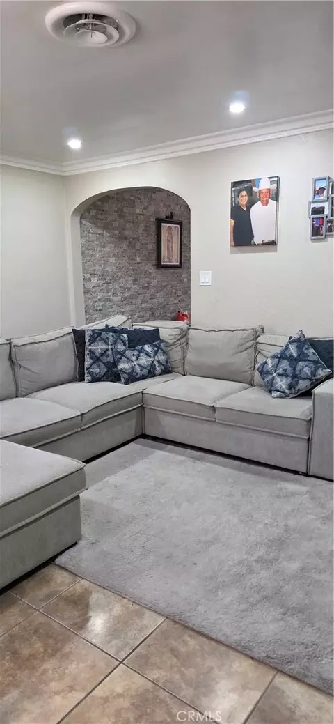 Living - 7115 Rubidoux, Yucca Valley, CA 92284 photo 1 of 1