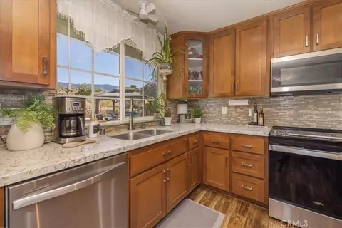 Kitchen - 32865 Topaz, Lucerne Valley, CA 92356 photo 4 of 5