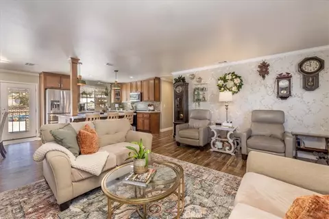 Living - 32865 Topaz, Lucerne Valley, CA 92356 photo 2 of 4