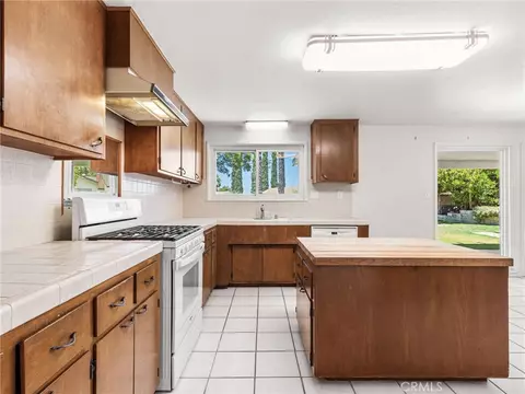 Kitchen - 2973 Flanders, Riverside, CA 92507 photo 4 of 7