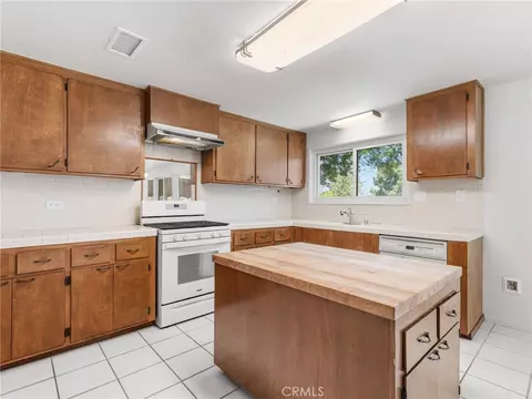 Kitchen - 2973 Flanders, Riverside, CA 92507 photo 5 of 7