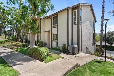4727 Knickerbocker, Riverside, CA 92501 photo 2