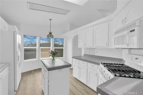 930 Santa Victoria, Hemet, CA 92543