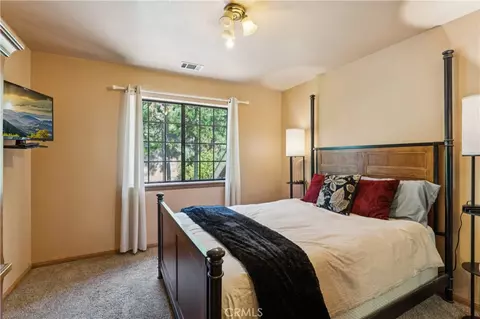 Bedroom - 1255 Aleutian Dr, Lake Arrowhead, CA 92352 photo 1 of 4