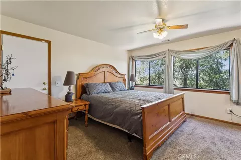 Bedroom - 1255 Aleutian Dr, Lake Arrowhead, CA 92352 photo 3 of 4