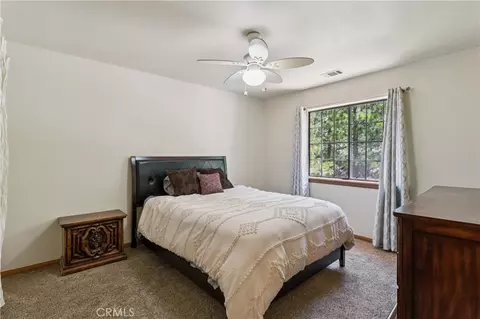 Bedroom - 1255 Aleutian Dr, Lake Arrowhead, CA 92352 photo 2 of 4