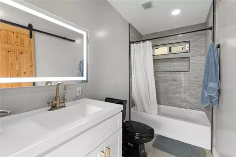 Bath - 3170 Pachappa, Riverside, CA 92506 photo 3 of 3
