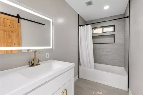 Bath - 3170 Pachappa, Riverside, CA 92506 photo 2 of 3