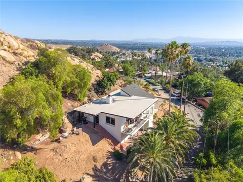 View/Area - 3170 Pachappa, Riverside, CA 92506 photo 5 of 12