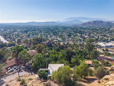 View/Area - 3170 Pachappa, Riverside, CA 92506 photo 10 of 12