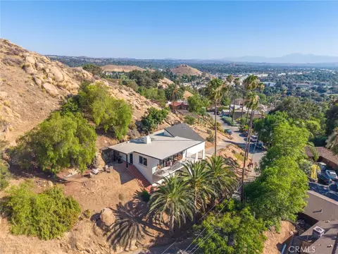 View/Area - 3170 Pachappa, Riverside, CA 92506 photo 4 of 12