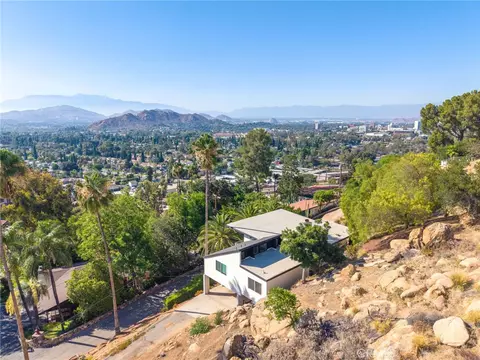 View/Area - 3170 Pachappa, Riverside, CA 92506 photo 3 of 12