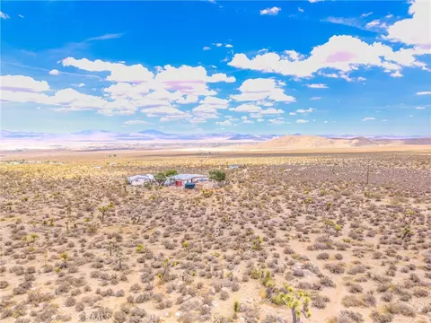 View/Area - 32787 Jagadon, Lucerne Valley, CA 92356 photo 9 of 14