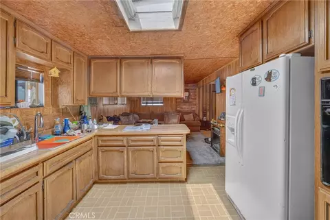 Kitchen - 32787 Jagadon, Lucerne Valley, CA 92356 photo 4 of 4