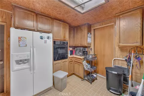 Kitchen - 32787 Jagadon, Lucerne Valley, CA 92356 photo 3 of 4