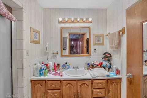 Bath - 32787 Jagadon, Lucerne Valley, CA 92356 photo 1 of 1