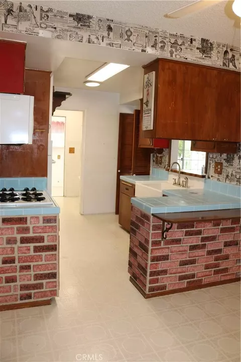 Kitchen - 1354 Hallwood Ct, Upland, CA 91786 photo 5 of 6