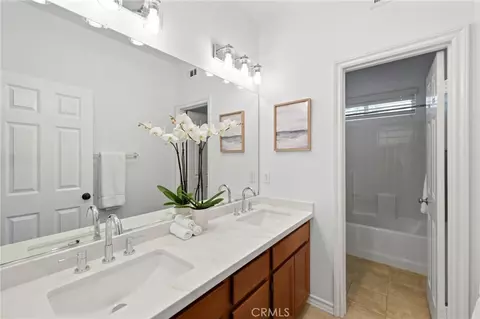 Bath - 17213 Noble Vw, Riverside, CA 92503 photo 4 of 5