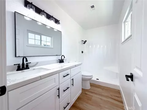 Bath - 2127 Valleywood, Colton, CA 92324 photo 2 of 2