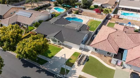 View/Area - 415 E Kendall St, Corona, CA 92879 photo 2 of 6