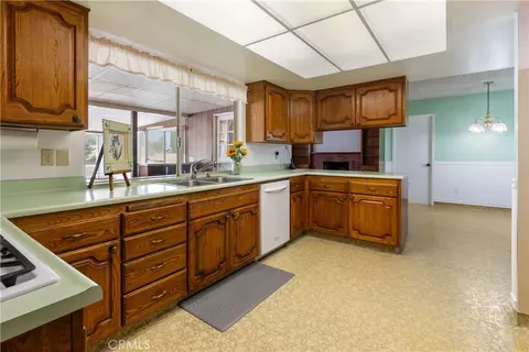 Kitchen - 415 E Kendall St, Corona, CA 92879 photo 2 of 3
