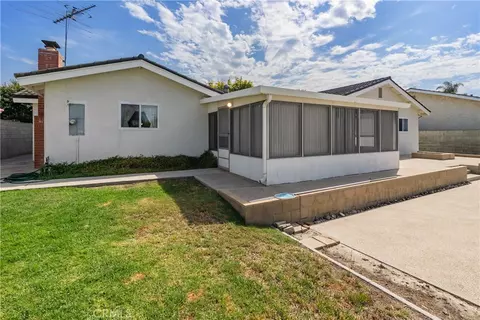 Exterior - 415 E Kendall St, Corona, CA 92879 photo 12 of 14