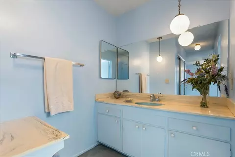 Bath - 415 E Kendall St, Corona, CA 92879 photo 3 of 4