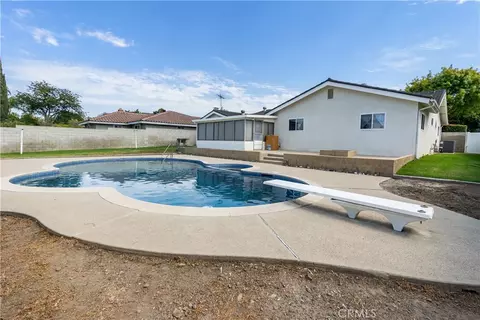 Exterior - 415 E Kendall St, Corona, CA 92879 photo 4 of 14