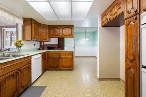 Kitchen - 415 E Kendall St, Corona, CA 92879 photo 3 of 3