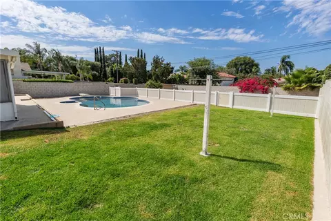Exterior - 415 E Kendall St, Corona, CA 92879 photo 13 of 14