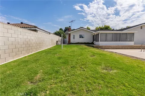 Exterior - 415 E Kendall St, Corona, CA 92879 photo 11 of 14