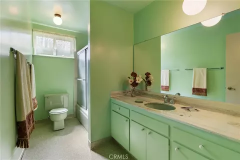 Bath - 415 E Kendall St, Corona, CA 92879 photo 2 of 4