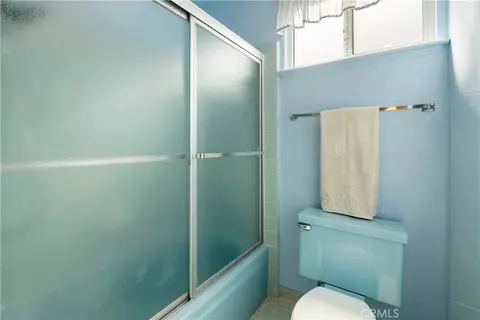 Bath - 415 E Kendall St, Corona, CA 92879 photo 4 of 4