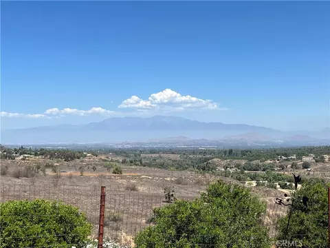 16571 Mockingbird Cyn, Riverside, CA 92504 photo 3