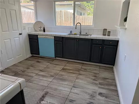 Kitchen - 805 Merrett Dr, Pasadena, CA 91104 photo 2 of 2