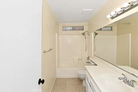 Bath - 6717 Hunt Ct, Riverside, CA 92506 photo 2 of 4