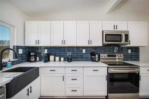 Kitchen - 3777 Hilltop, Twentynine Palms, CA 92277 photo 4 of 5