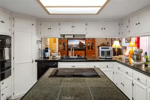 Kitchen - 12274 Mountain, Pinon Hills, CA 92372 photo 2 of 4
