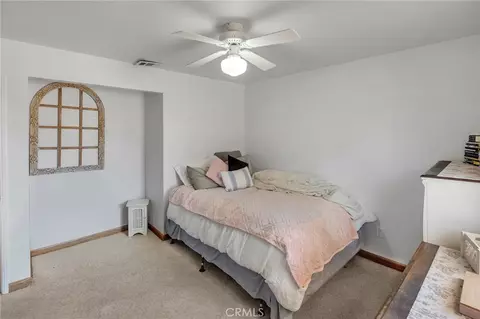 Bedroom - 12274 Mountain, Pinon Hills, CA 92372 photo 2 of 4