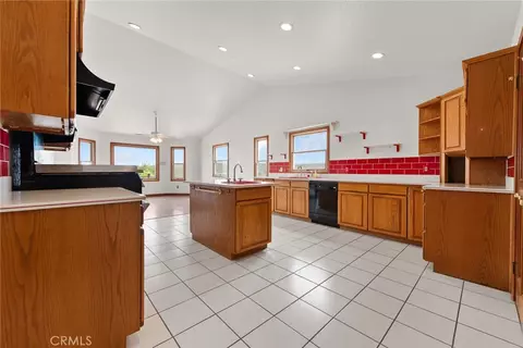 Kitchen - 17033 Andromeda, Riverside, CA 92504 photo 2 of 3